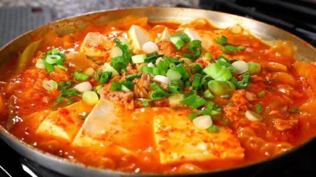 참치김치찌개 Kimchi stew with tuna Chamchi-kimchi-jjigae
